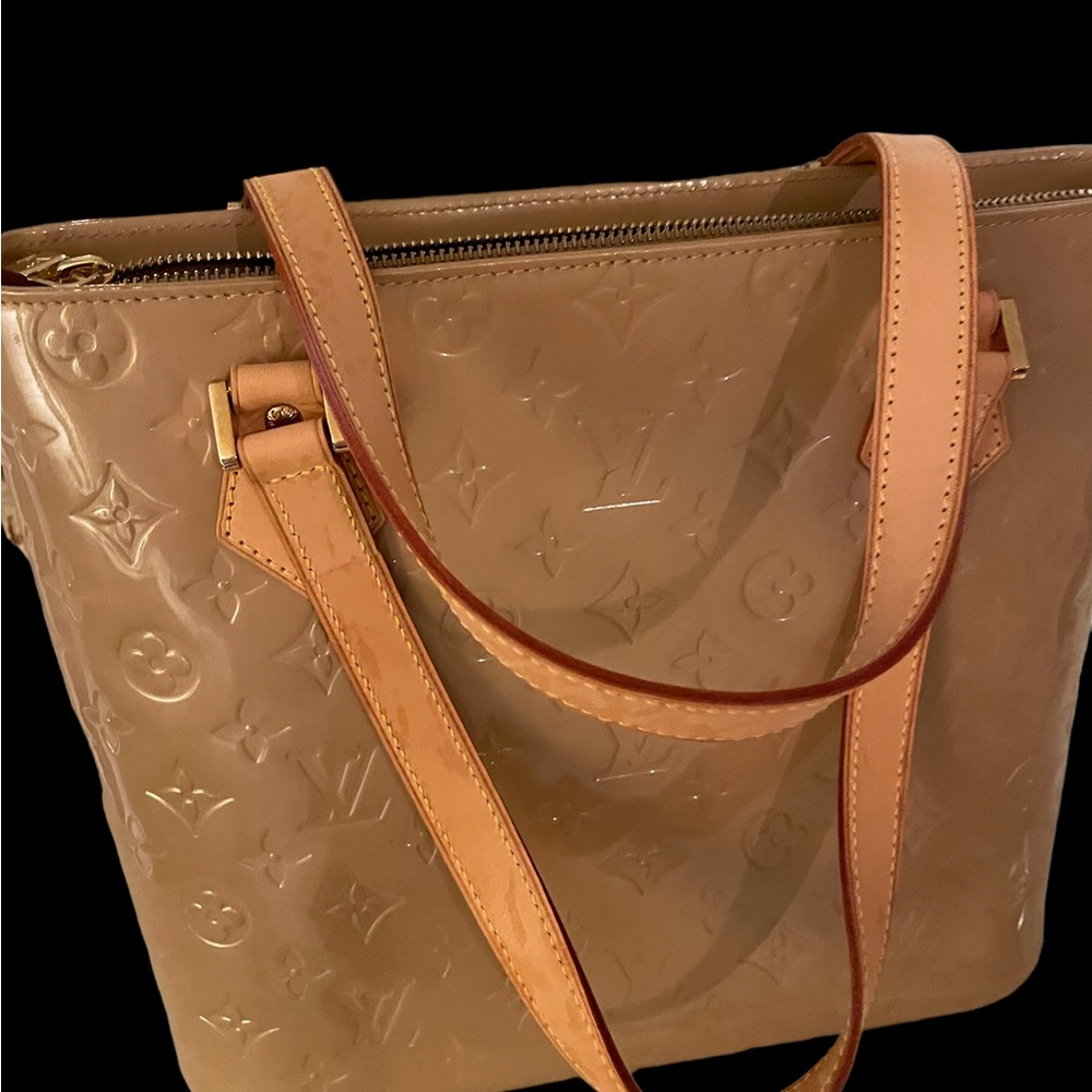 Louis Vuitton beige tan excellent condition barely used